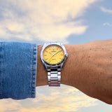 Relógio Festina F20622/G amarelo com bracelete de aço inoxidável 316L, mulher.